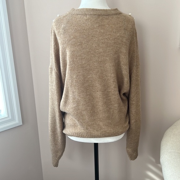 H&M l Long Sleeve Sweater with Faux Pearl Detail. - Picture 5 of 8